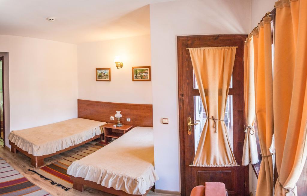 Hotel Alexandrov'S Houses Slatograd Exterior foto